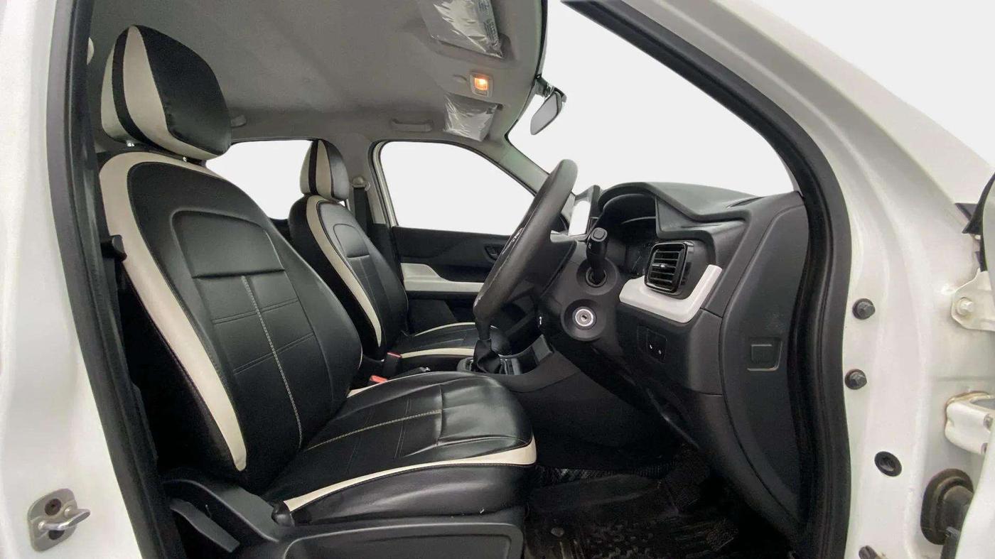 2023 Tata PUNCH PURE MT, Petrol, Manual, 22,790 km, Right Side Front Door Cabin
