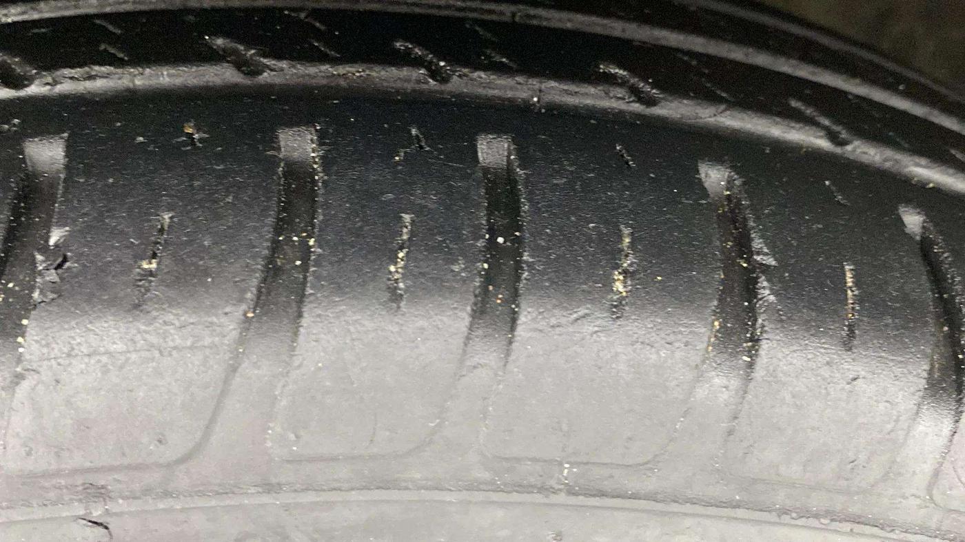 2020 Maruti Dzire VXI, Petrol, Manual, 25,113 km, Left Front Tyre Tread