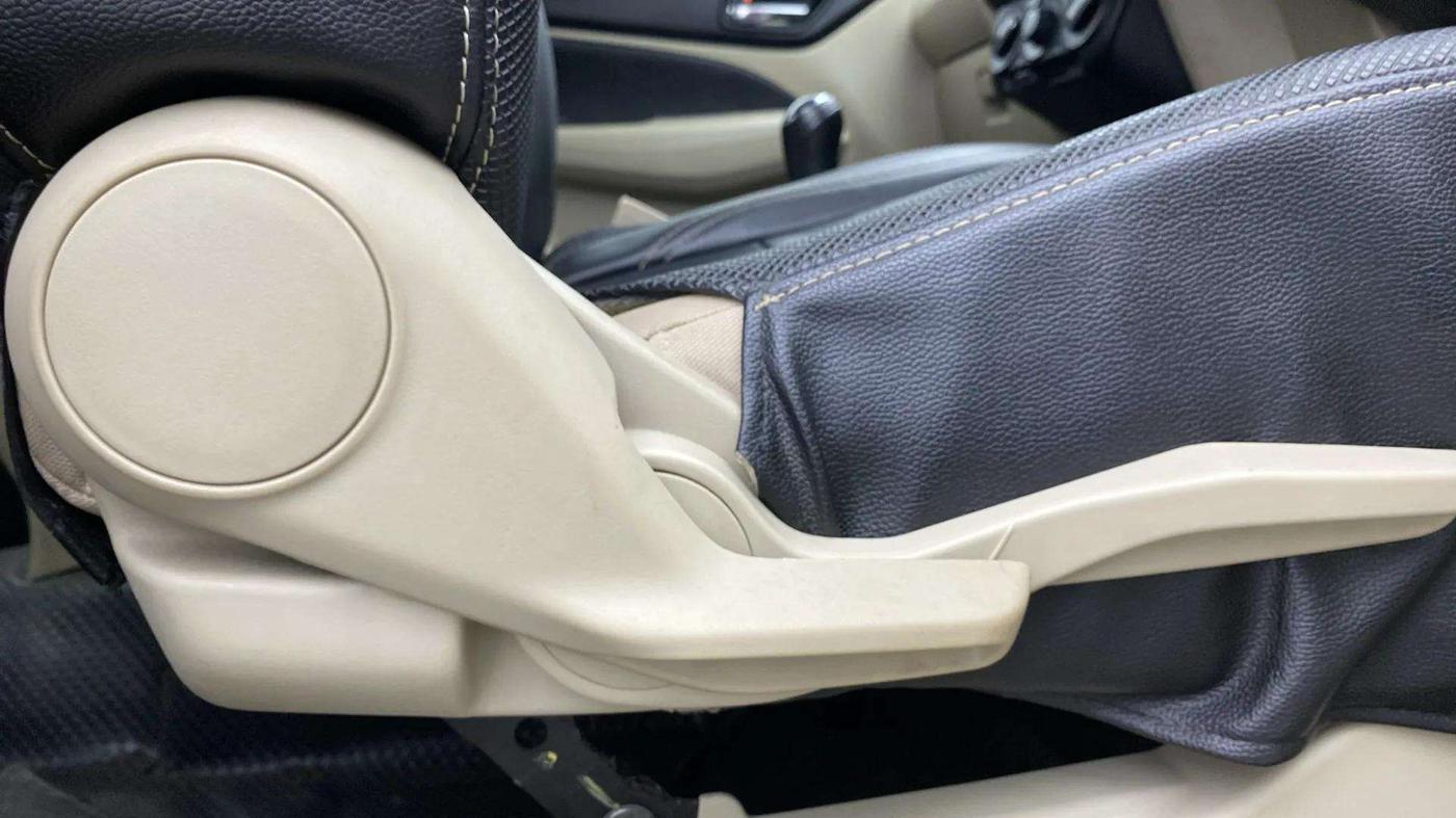 2020 Maruti Dzire VXI, Petrol, Manual, 25,113 km, Driver Side Adjustment Panel
