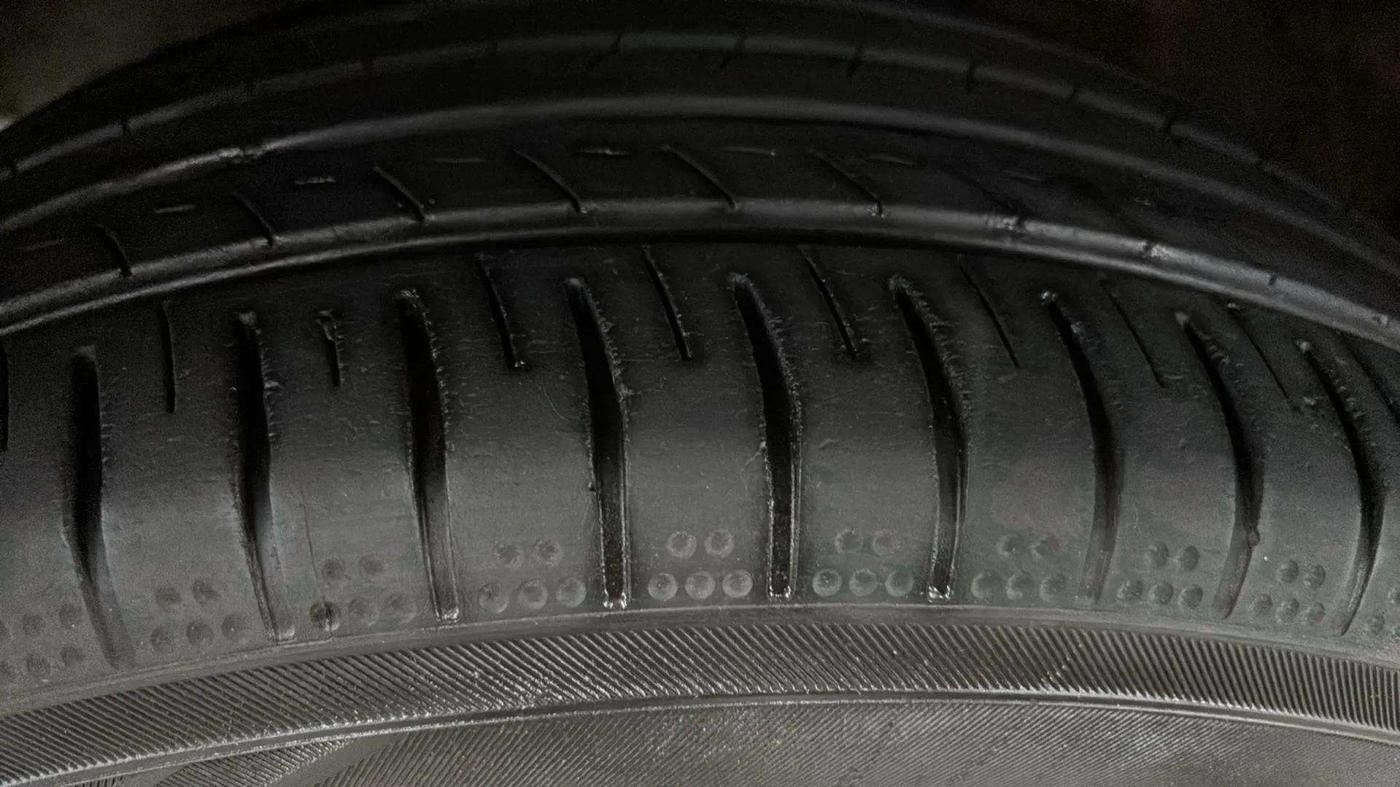 2017 Maruti Baleno DELTA PETROL 1.2, Petrol, Manual, 60,351 km, Left Front Tyre Tread