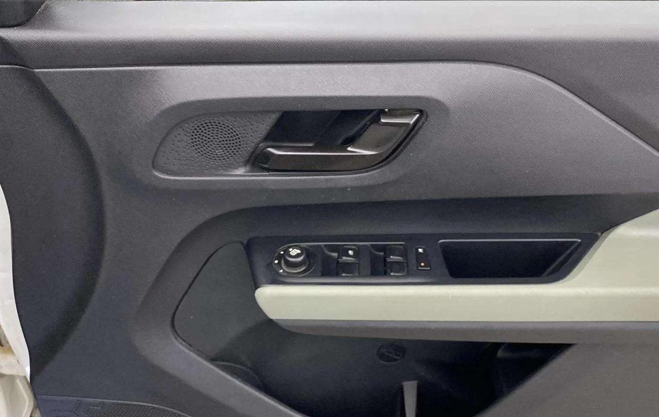 2024 Tata PUNCH ADVENTURE MT CNG , CNG, Manual, 23,270 km, Driver Side Door Panels Control