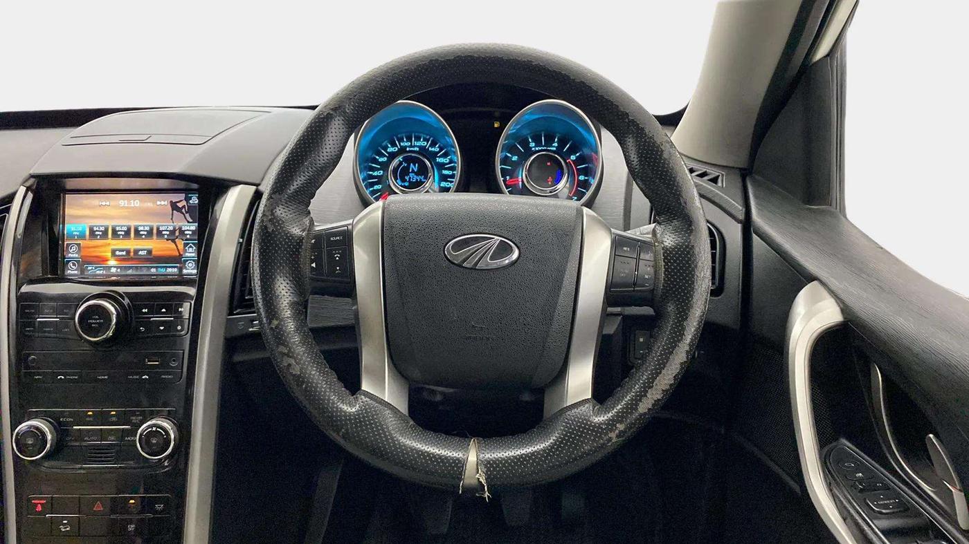 2019 Mahindra XUV500 W9, Diesel, Manual, 47,557 km, Steering Wheel Close Up