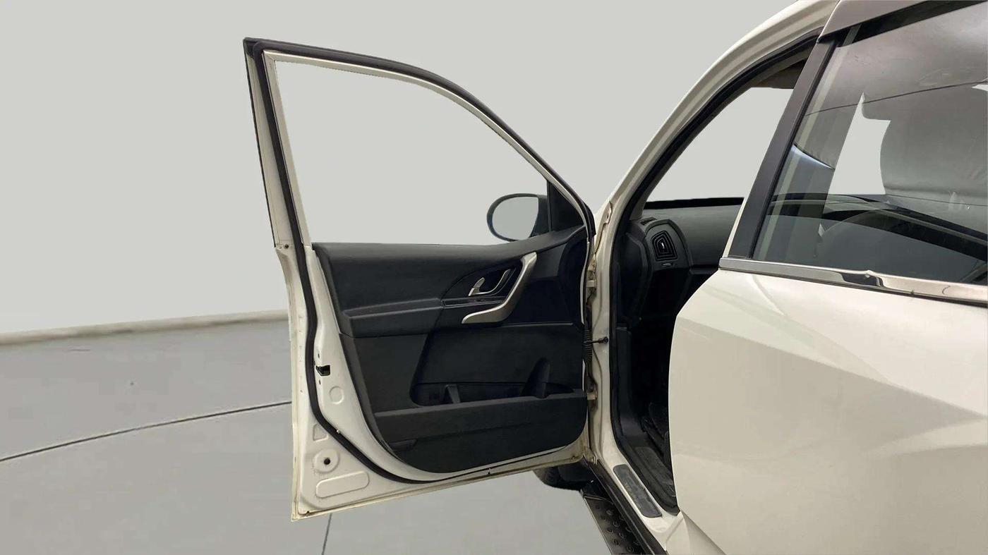 2019 Mahindra XUV500 W9, Diesel, Manual, 47,557 km, LHS Front Door