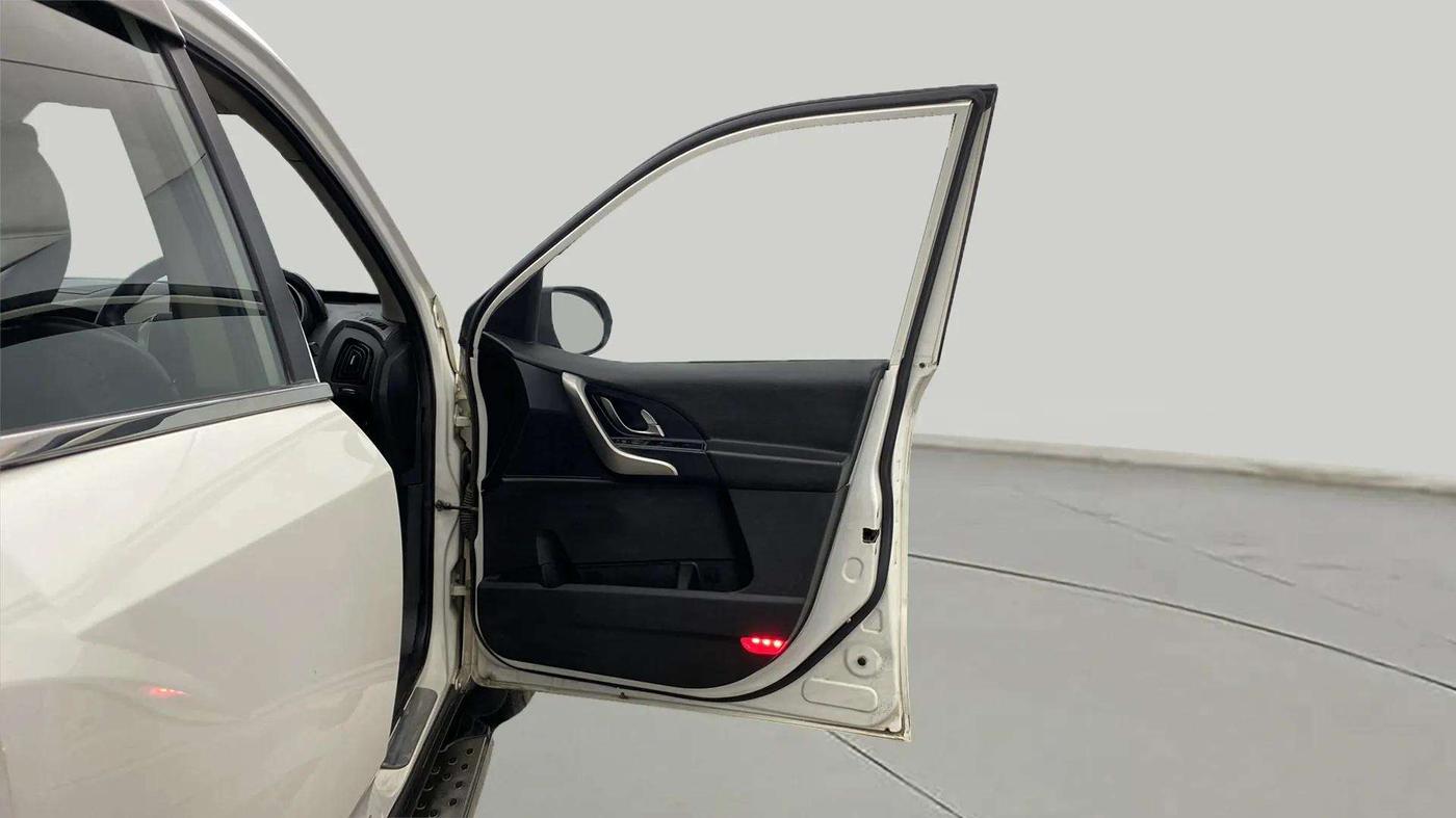 2019 Mahindra XUV500 W9, Diesel, Manual, 47,557 km, RHS Front Door