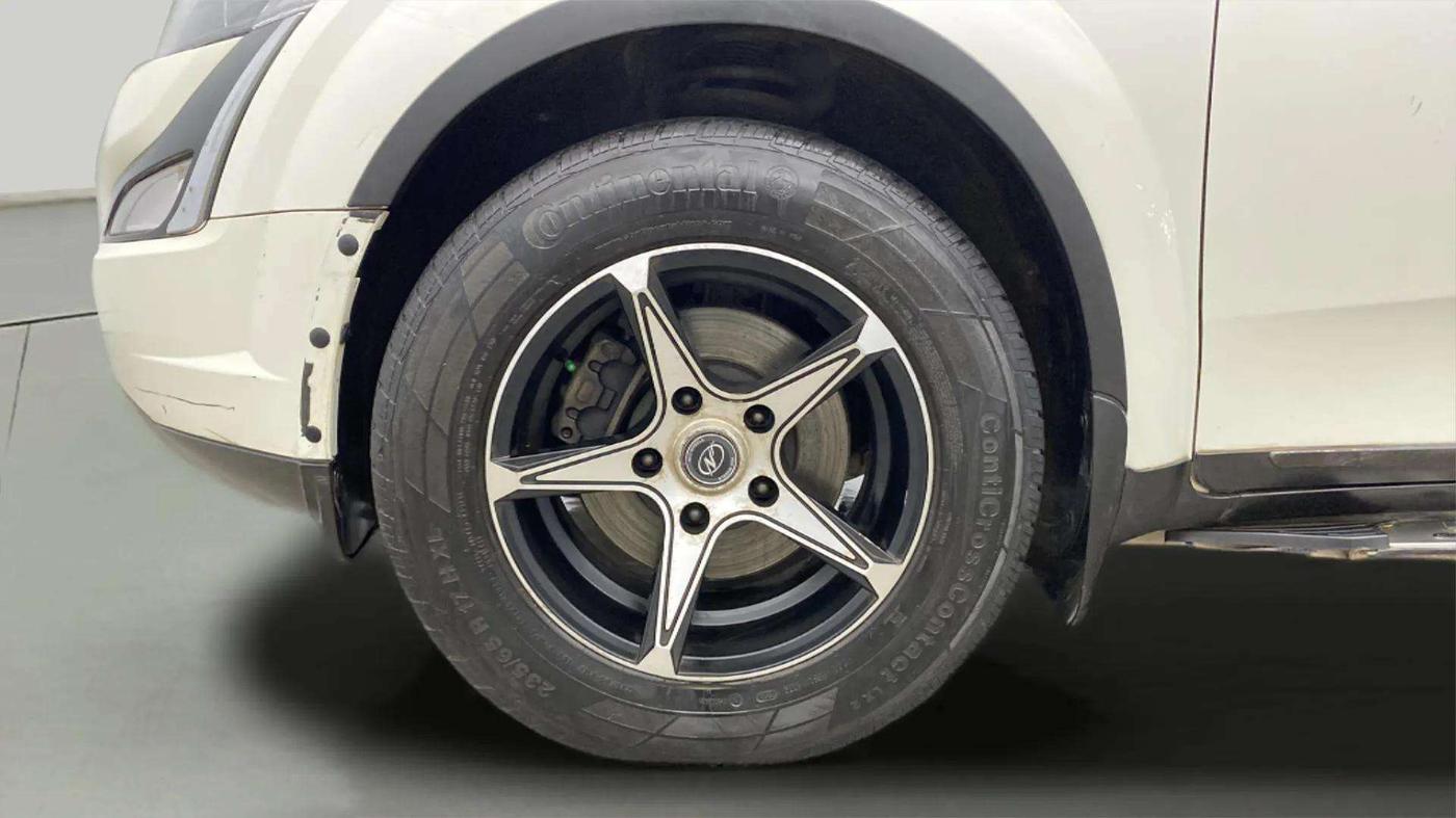 2019 Mahindra XUV500 W9, Diesel, Manual, 47,557 km, Left Front Wheel