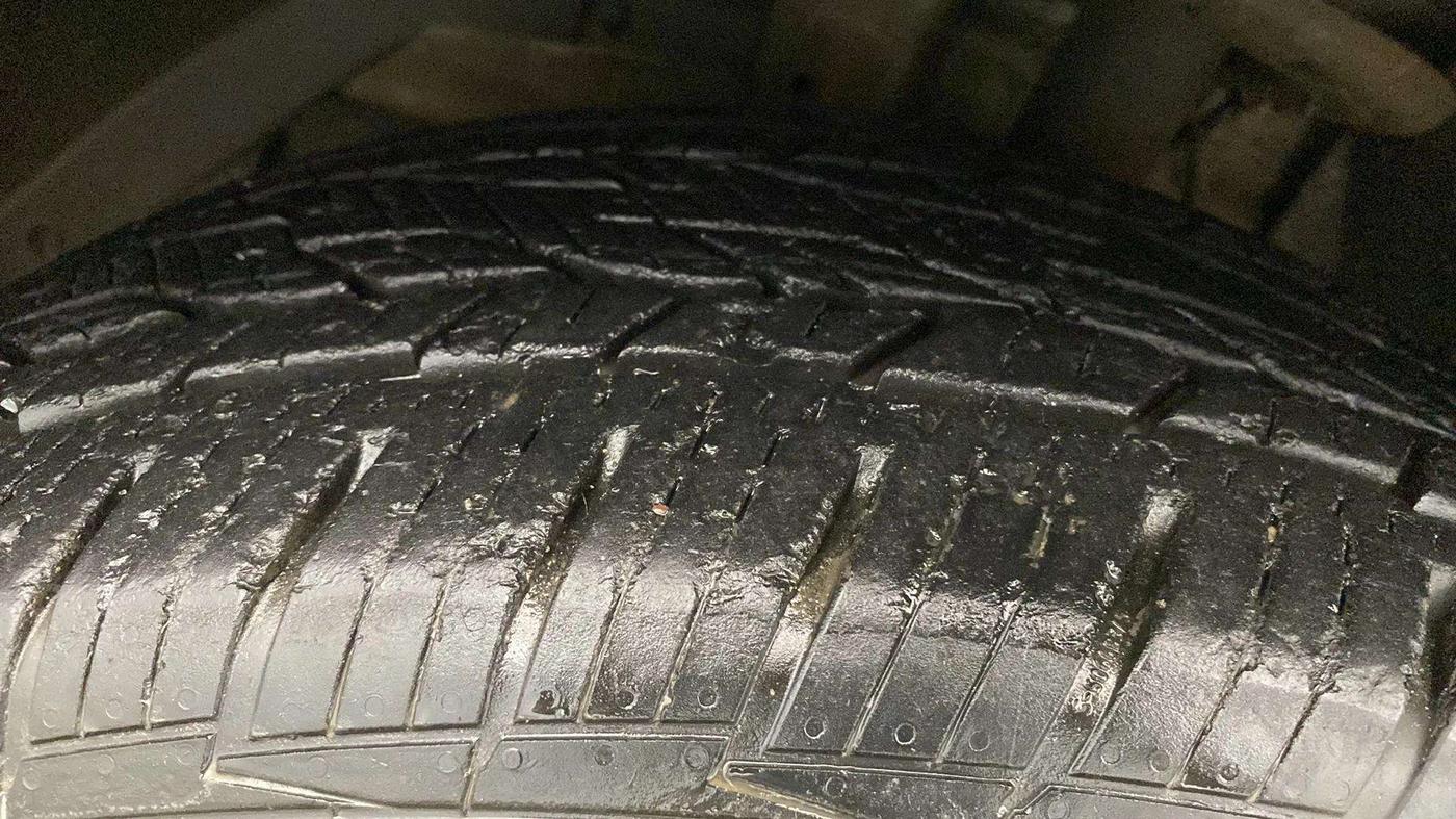 2019 Mahindra XUV500 W9, Diesel, Manual, 47,557 km, Left Front Tyre Tread
