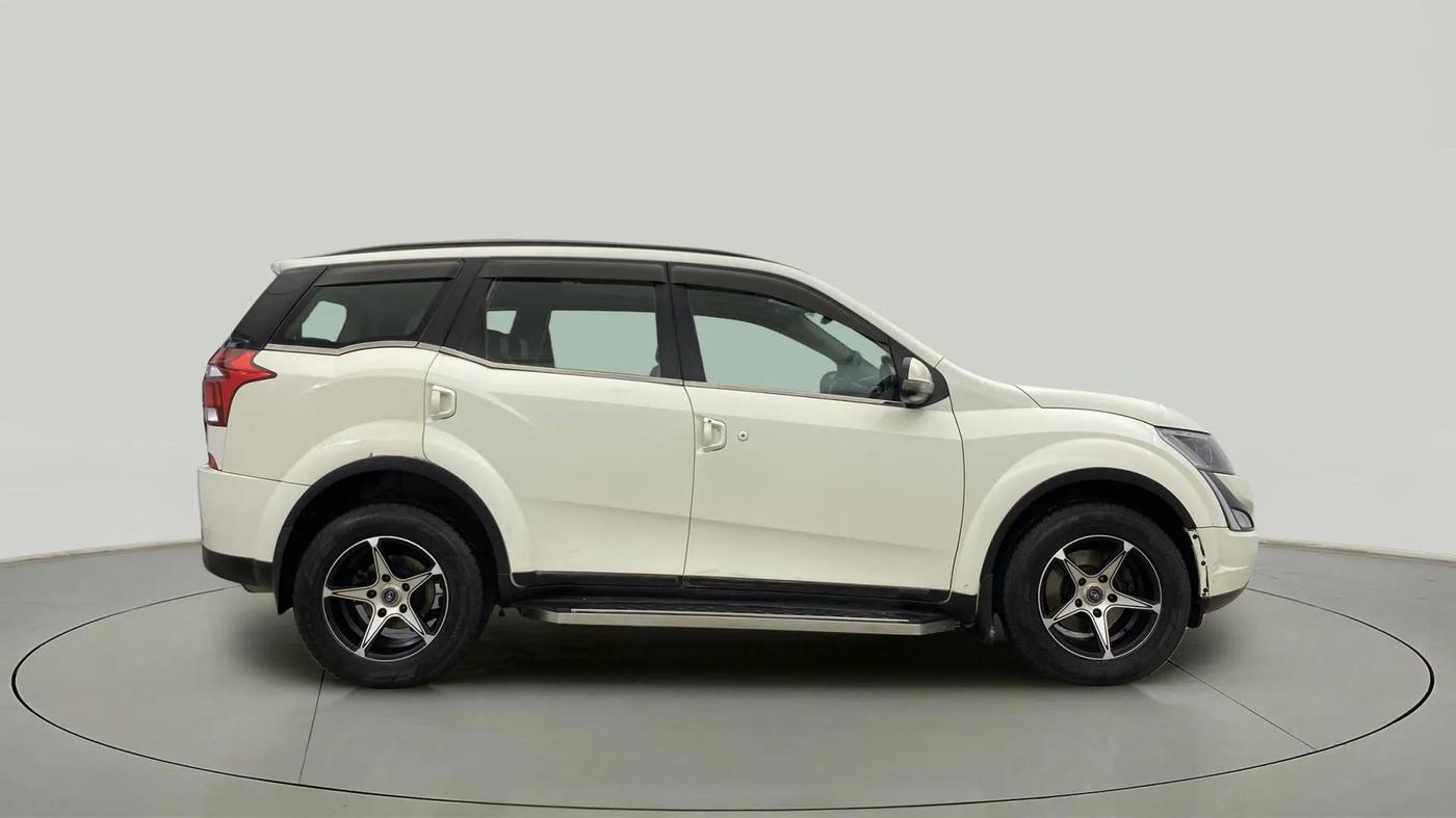 2019 Mahindra XUV500 W9, Diesel, Manual, 47,557 km, Right Side View