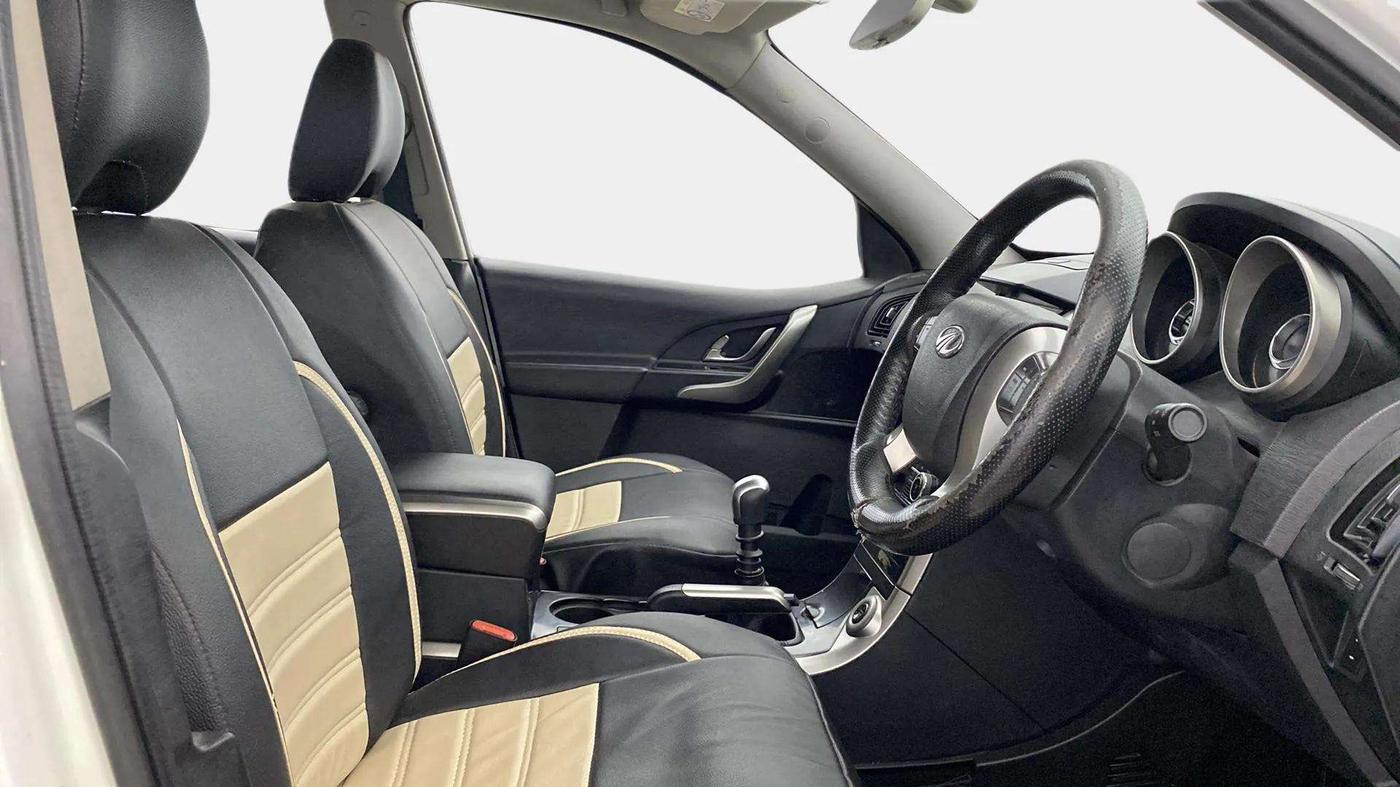 2019 Mahindra XUV500 W9, Diesel, Manual, 47,557 km, Right Side Front Door Cabin