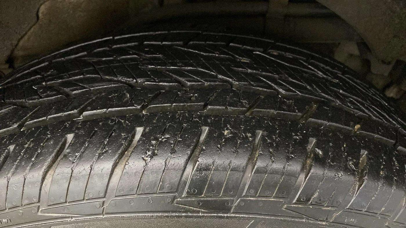 2019 Mahindra XUV500 W9, Diesel, Manual, 47,557 km, Left Rear Tyre Tread