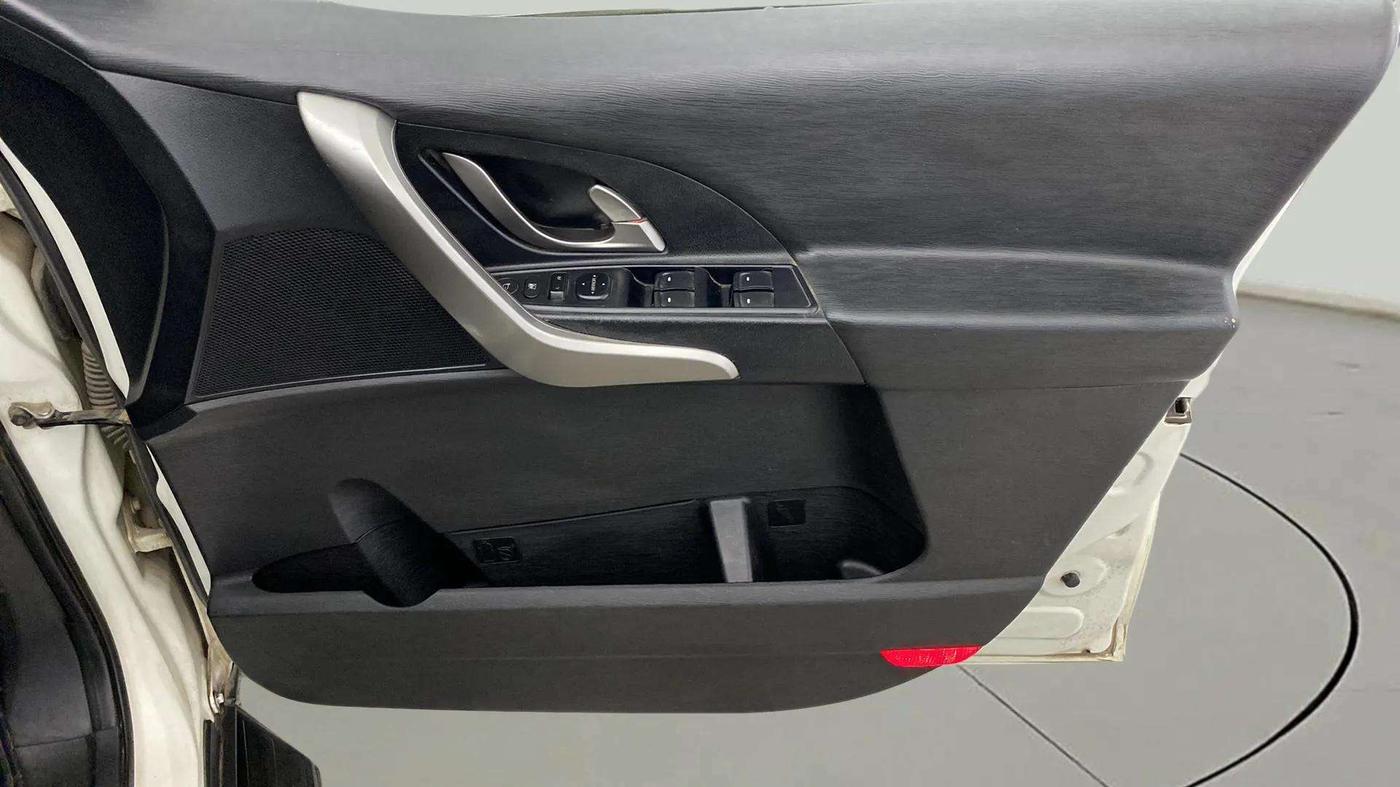 2019 Mahindra XUV500 W9, Diesel, Manual, 47,557 km, Driver Side Door Panels Control