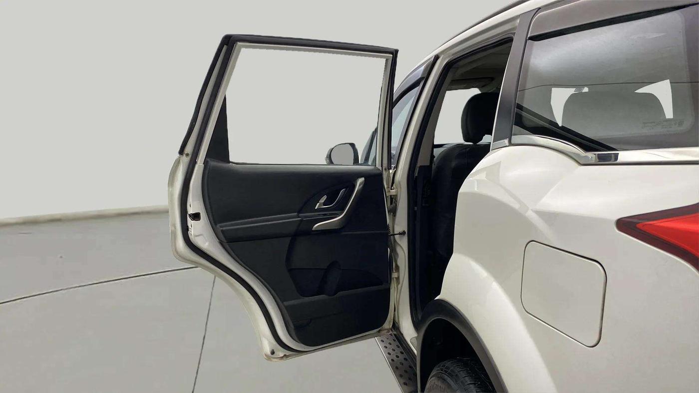 2019 Mahindra XUV500 W9, Diesel, Manual, 47,557 km, LHS Rear Door