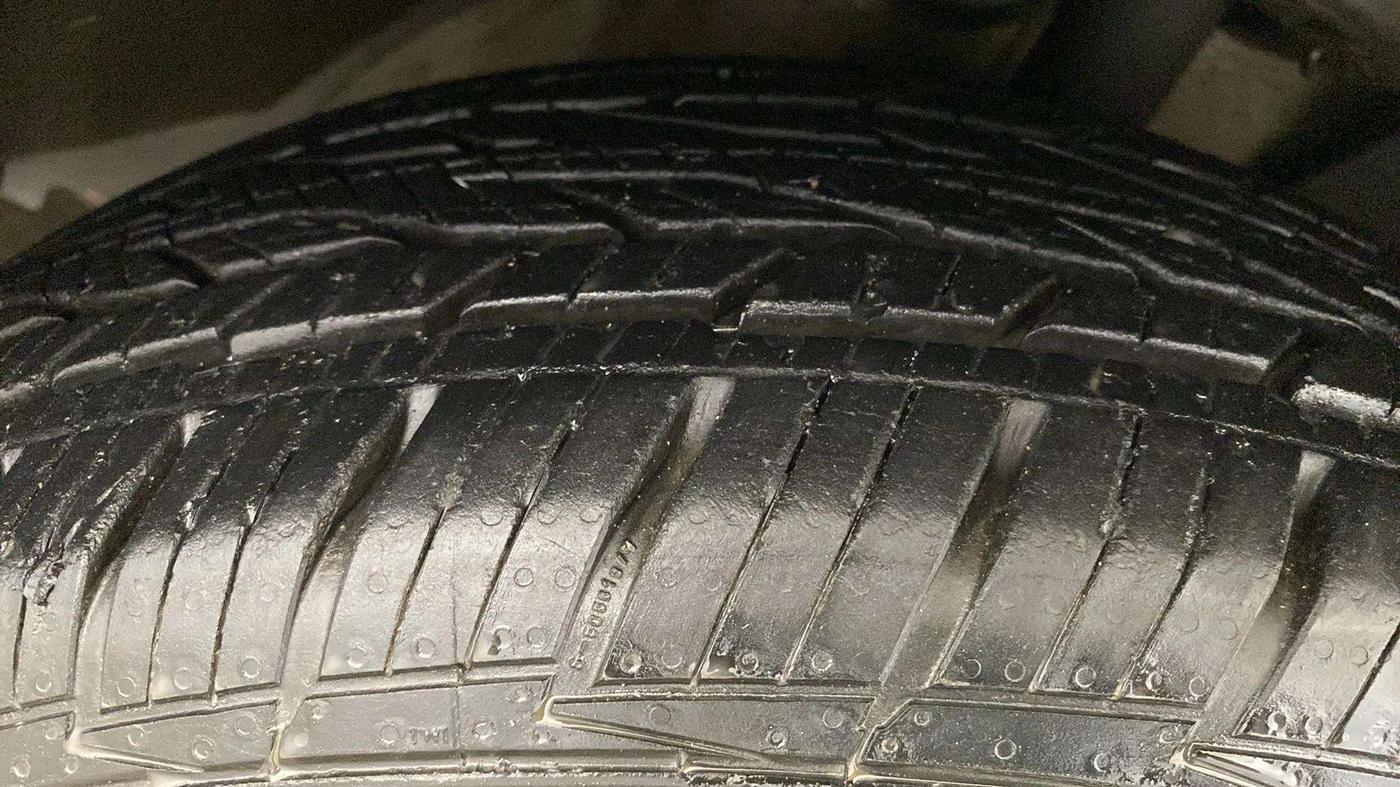 2019 Mahindra XUV500 W9, Diesel, Manual, 47,557 km, Right Front Tyre Tread