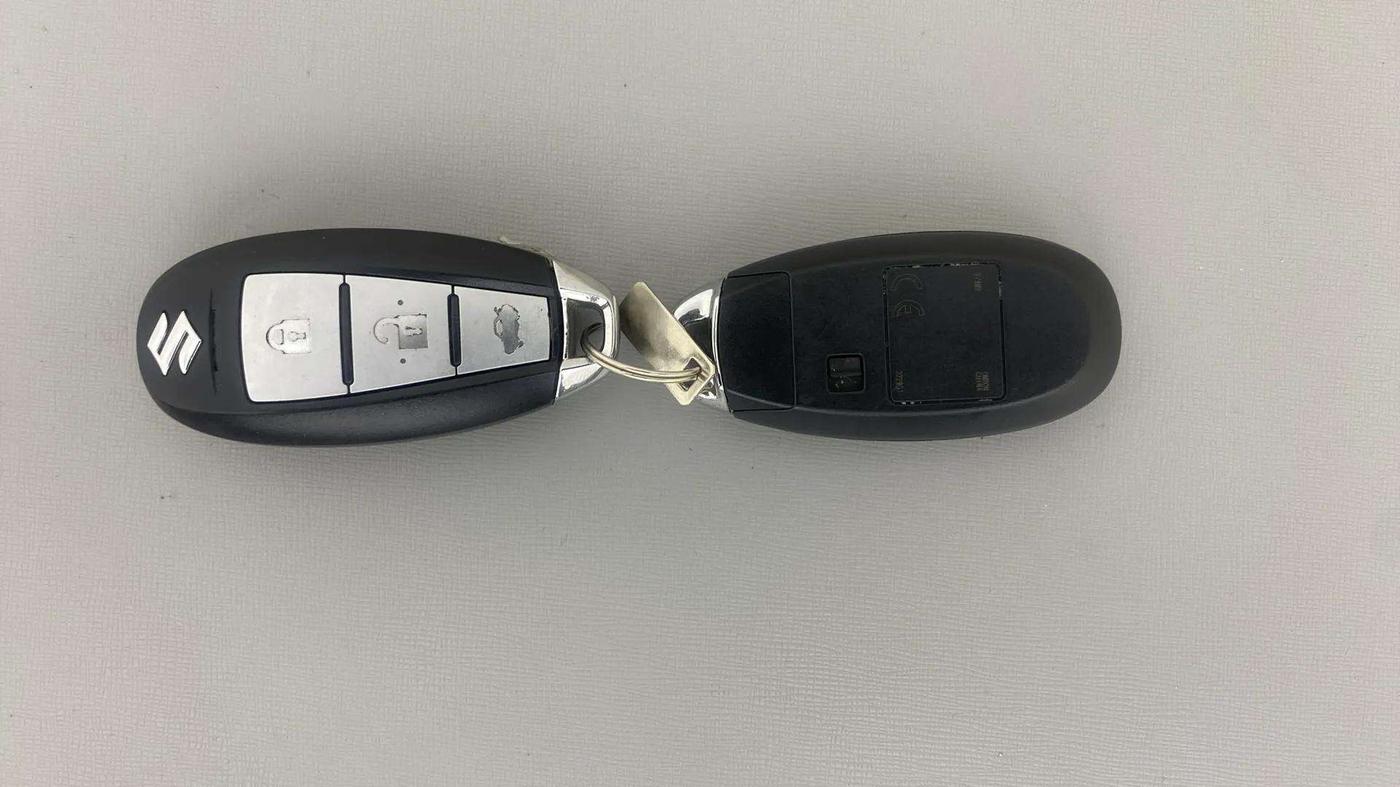 2020 Maruti Ciaz ALPHA  AT 1.5 SHVS PETROL, Petrol, Automatic, 16,826 km, Key Close Up