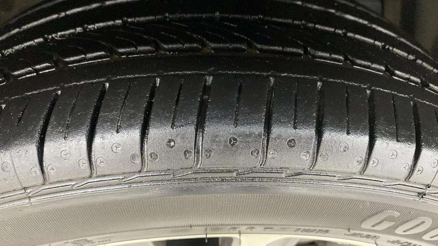2020 Maruti Ciaz ALPHA  AT 1.5 SHVS PETROL, Petrol, Automatic, 16,826 km, Right Front Tyre Tread
