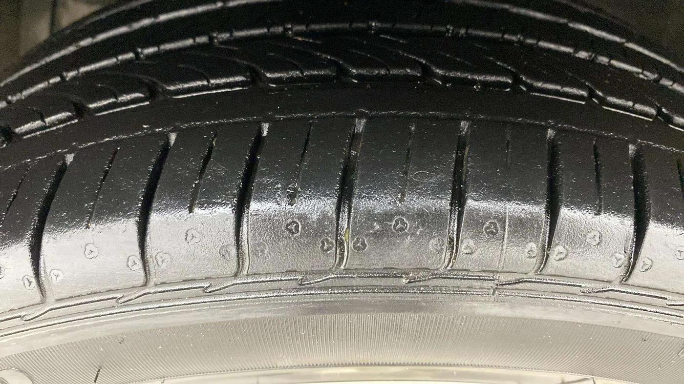 2020 Maruti Ciaz ALPHA  AT 1.5 SHVS PETROL, Petrol, Automatic, 16,826 km, Left Front Tyre Tread