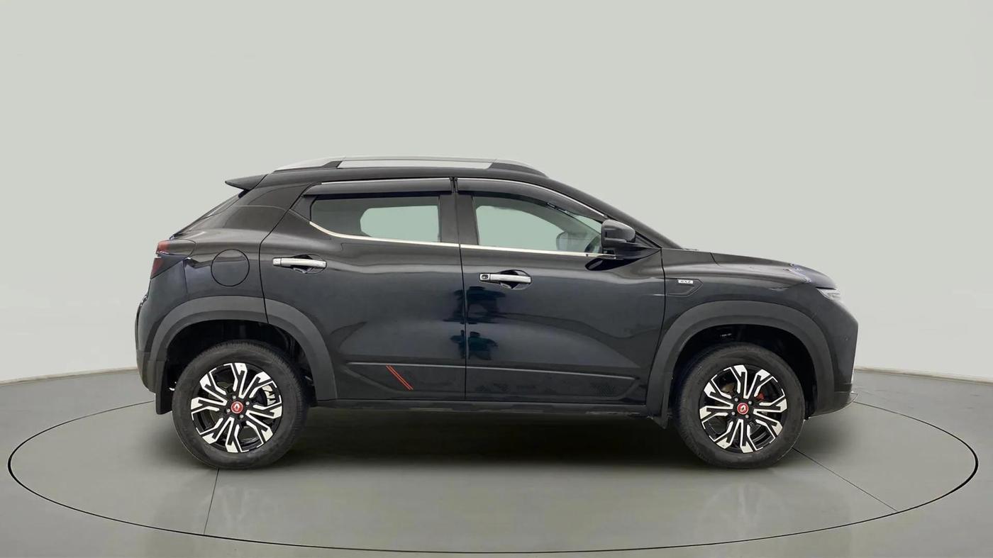 2024 Renault Kiger RXZ TURBO CVT, Petrol, Automatic, 1,702 km, Right Side View