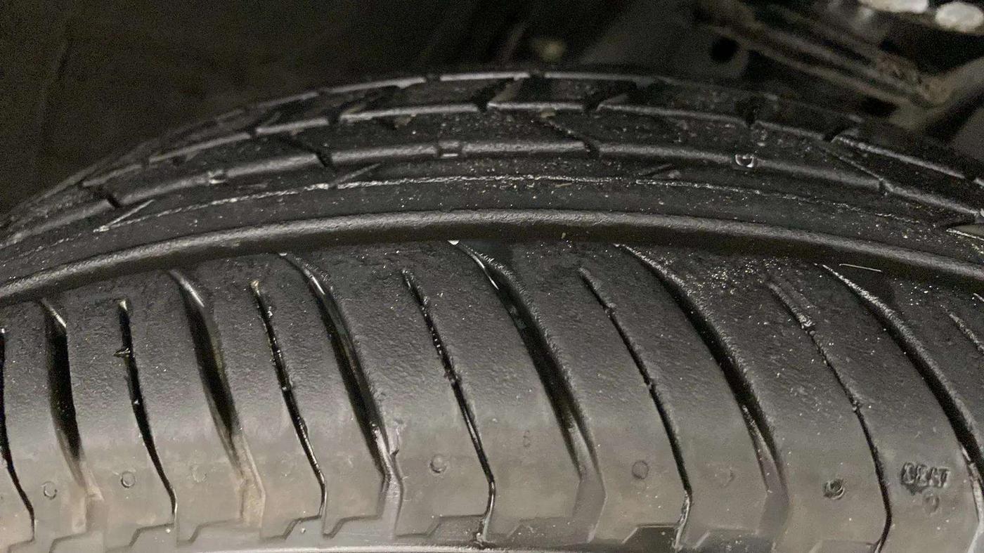 2024 Renault Kiger RXZ TURBO CVT, Petrol, Automatic, 1,702 km, Right Front Tyre Tread