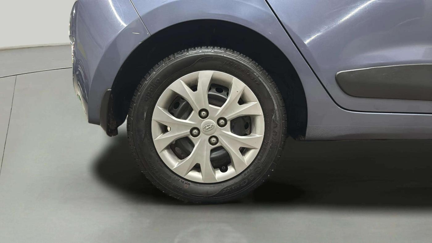 2016 Hyundai Grand i10 SPORTZ 1.2 KAPPA VTVT, Petrol, Manual, 11,663 km, Right Rear Wheel