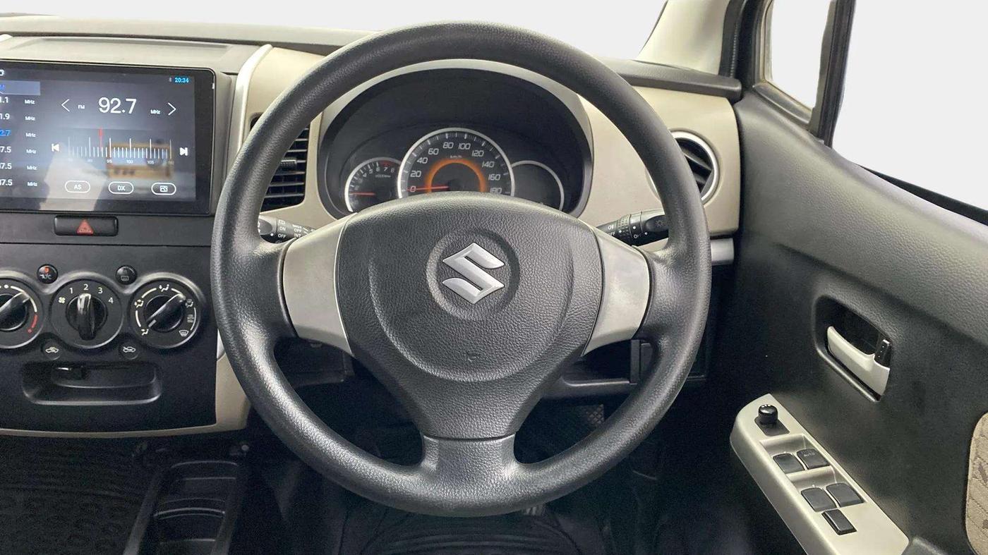 2015 Maruti Wagon R 1.0 VXI, Petrol, Manual, 72,372 km, Steering Wheel Close Up