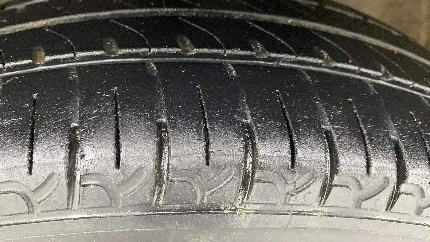 2015 Maruti Wagon R 1.0 VXI, Petrol, Manual, 72,372 km, Left Front Tyre Tread