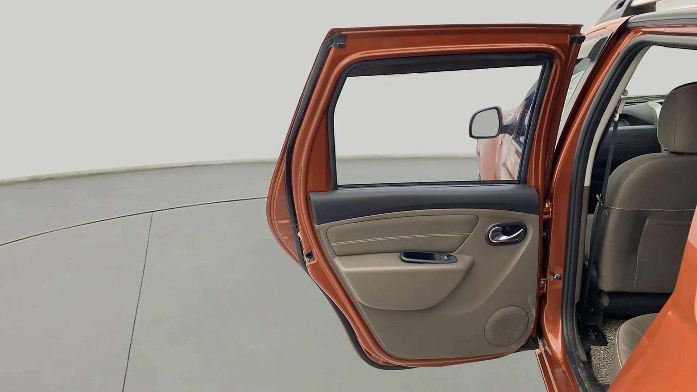 2017 Renault Duster 110 PS RXZ 4X2 AMT DIESEL, Diesel, Automatic, 82,778 km, LHS Rear Door