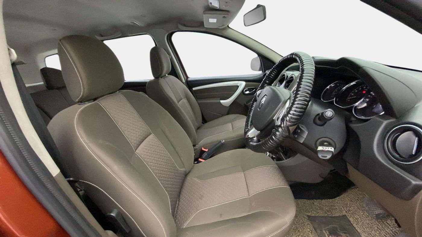2017 Renault Duster 110 PS RXZ 4X2 AMT DIESEL, Diesel, Automatic, 82,778 km, Right Side Front Door Cabin