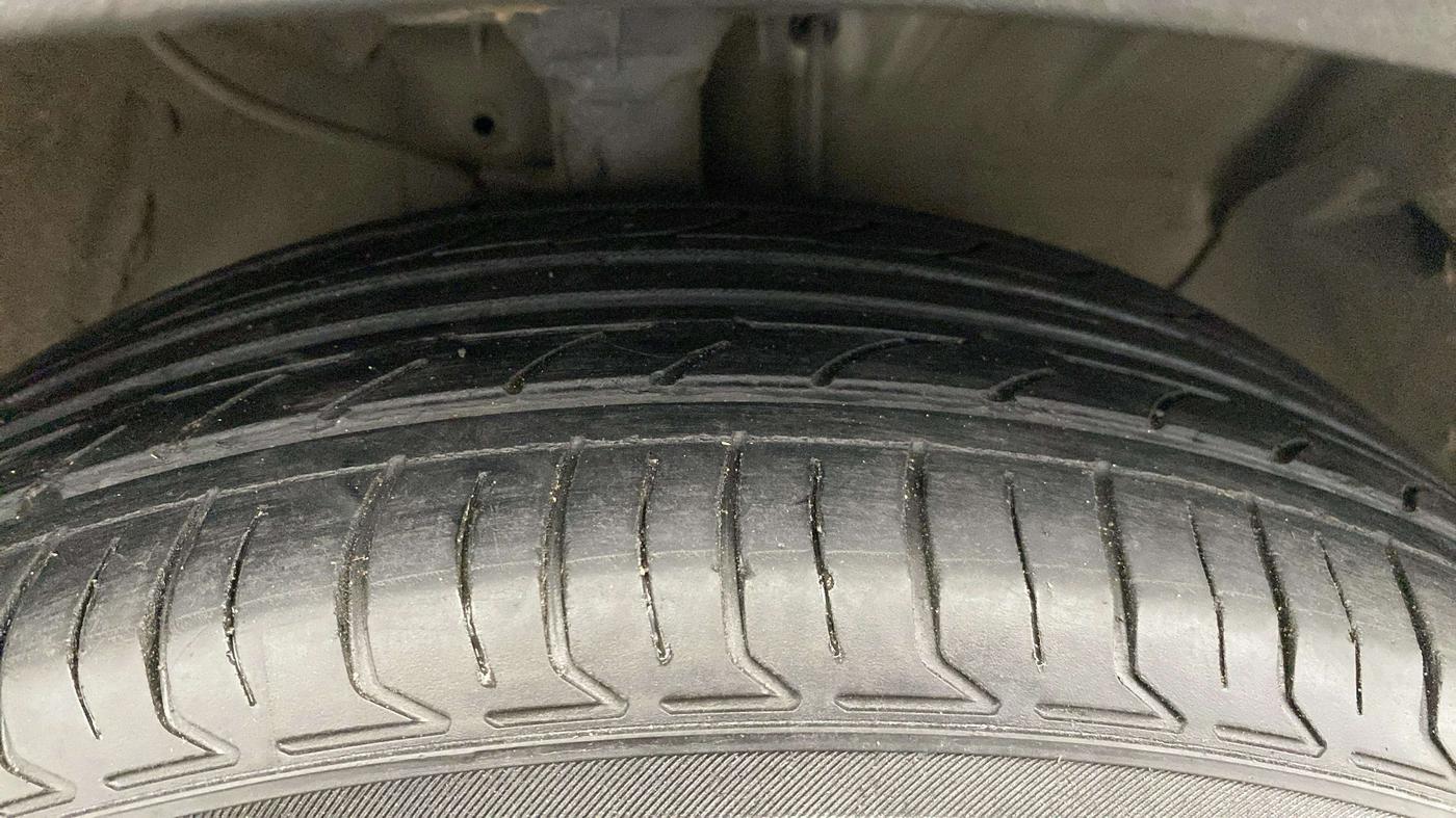 2017 Hyundai Creta SX PLUS 1.6 DIESEL, Diesel, Manual, 92,334 km, Right Front Tyre Tread