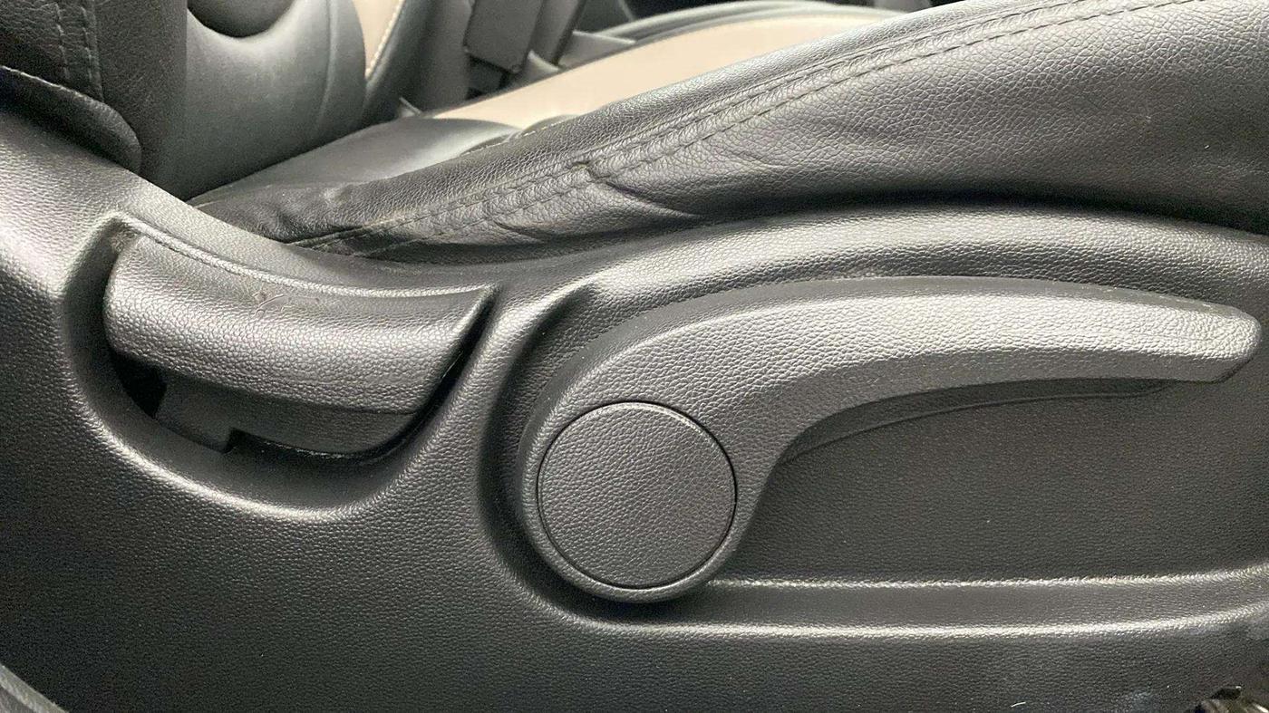 2017 Hyundai Creta SX PLUS 1.6 DIESEL, Diesel, Manual, 92,334 km, Driver Side Adjustment Panel