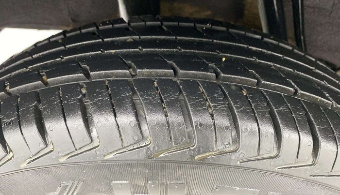 2015 Renault Kwid RXT 0.8, Petrol, Manual, 35,418 km, Right Rear Tyre Tread