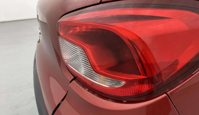 2015 Renault Kwid RXT 0.8, Petrol, Manual, 35,418 km, Right tail light - Minor damage