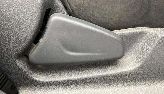 2015 Renault Kwid RXT 0.8, Petrol, Manual, 35,418 km, Driver Side Adjustment Panel