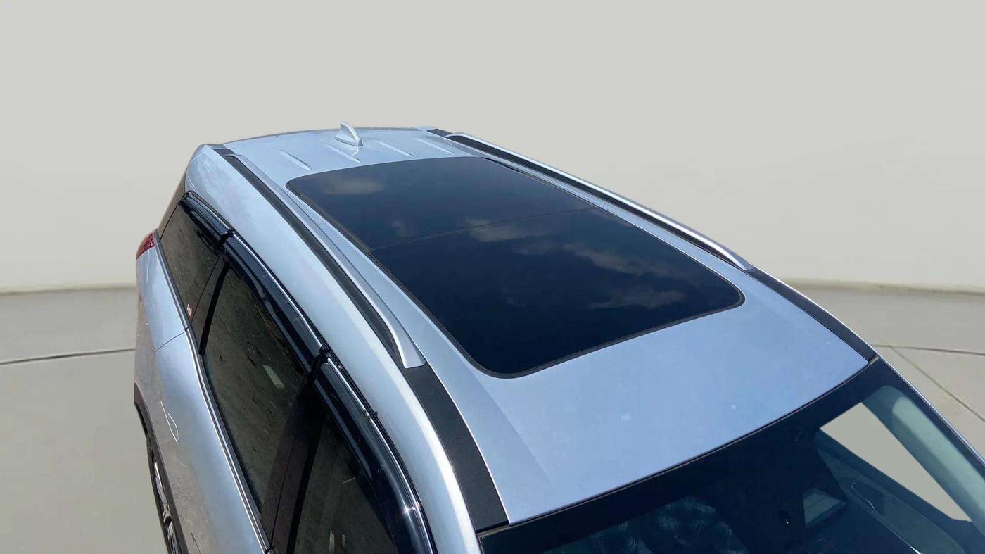 2021 Mahindra XUV700 AX 7 P MT 7 STR, Petrol, Manual, 47,555 km, Roof