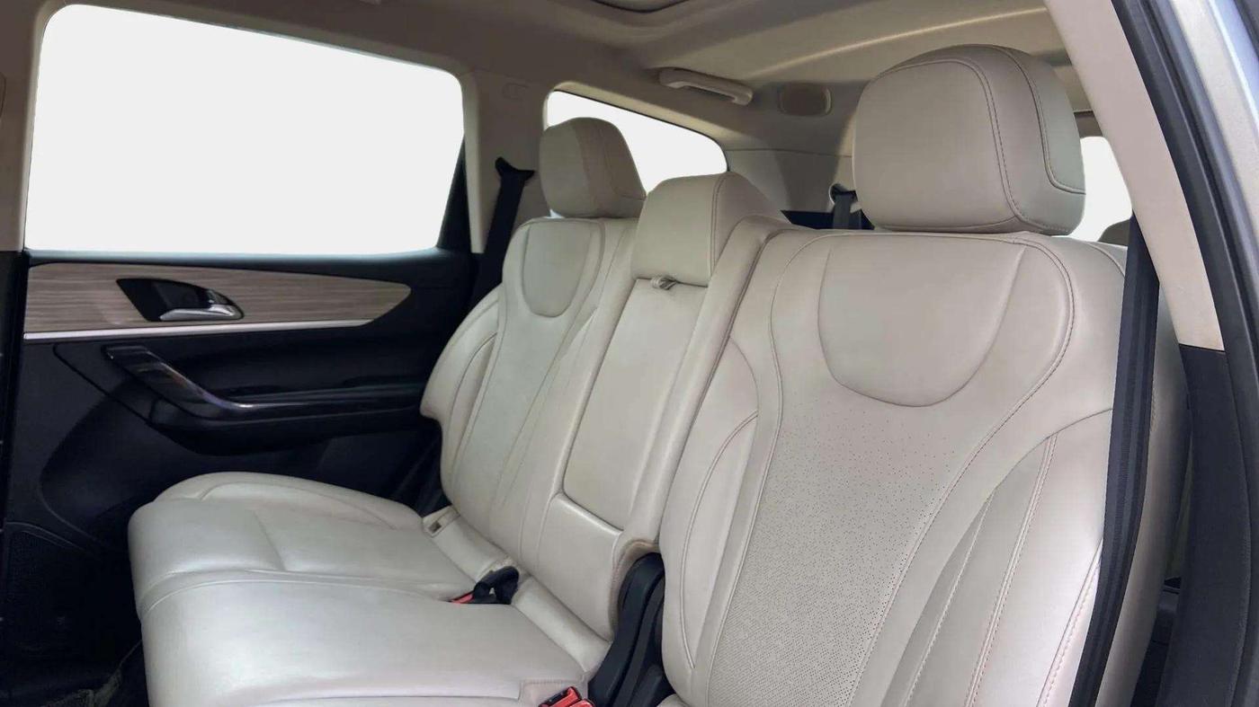 2021 Mahindra XUV700 AX 7 P MT 7 STR, Petrol, Manual, 47,555 km, Right Side Rear Door Cabin