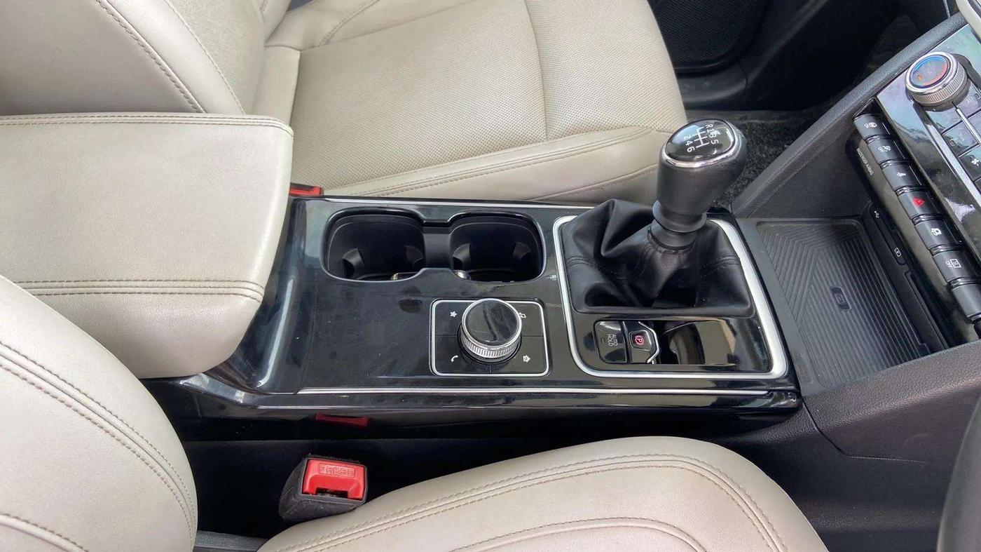 2021 Mahindra XUV700 AX 7 P MT 7 STR, Petrol, Manual, 47,555 km, Gear Lever