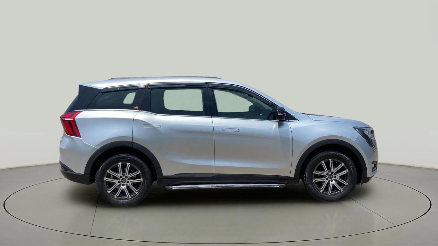 2021 Mahindra XUV700 AX 7 P MT 7 STR, Petrol, Manual, 47,555 km, Right Side View