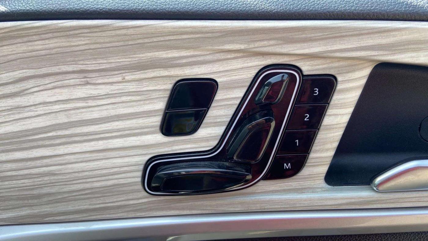 2021 Mahindra XUV700 AX 7 P MT 7 STR, Petrol, Manual, 47,555 km, Driver Side Adjustment Panel