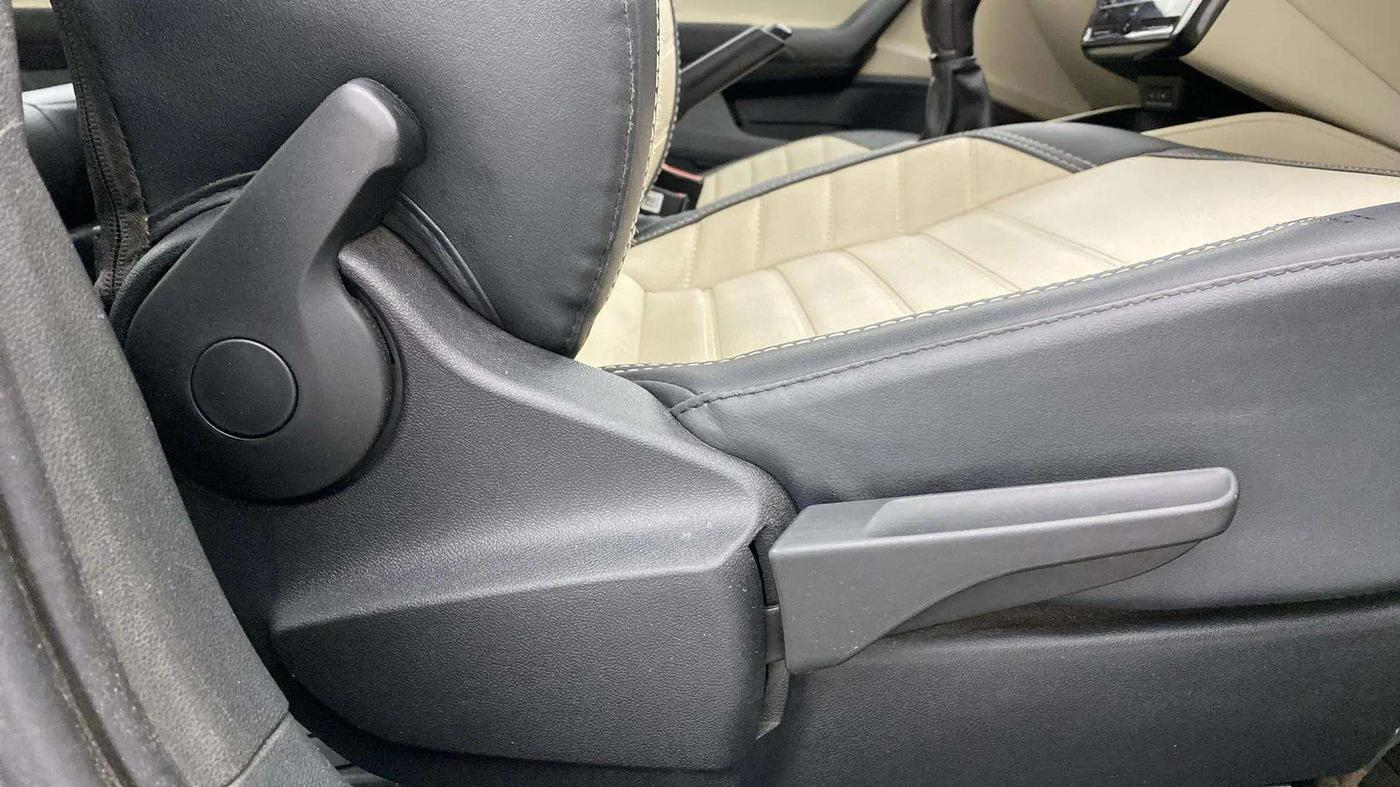 2022 Skoda SLAVIA AMBITION 1.0L TSI MT, Petrol, Manual, 58,663 km, Driver Side Adjustment Panel