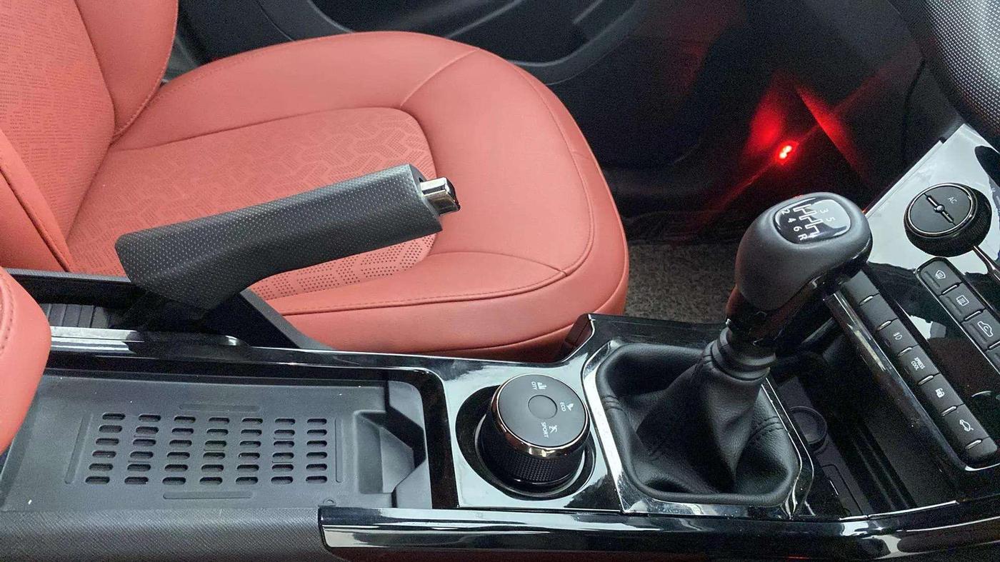 2023 Tata NEXON XZ PLUS LUX SUNROOF RED DARK DIESEL, Diesel, Manual, 2,489 km, Gear Lever