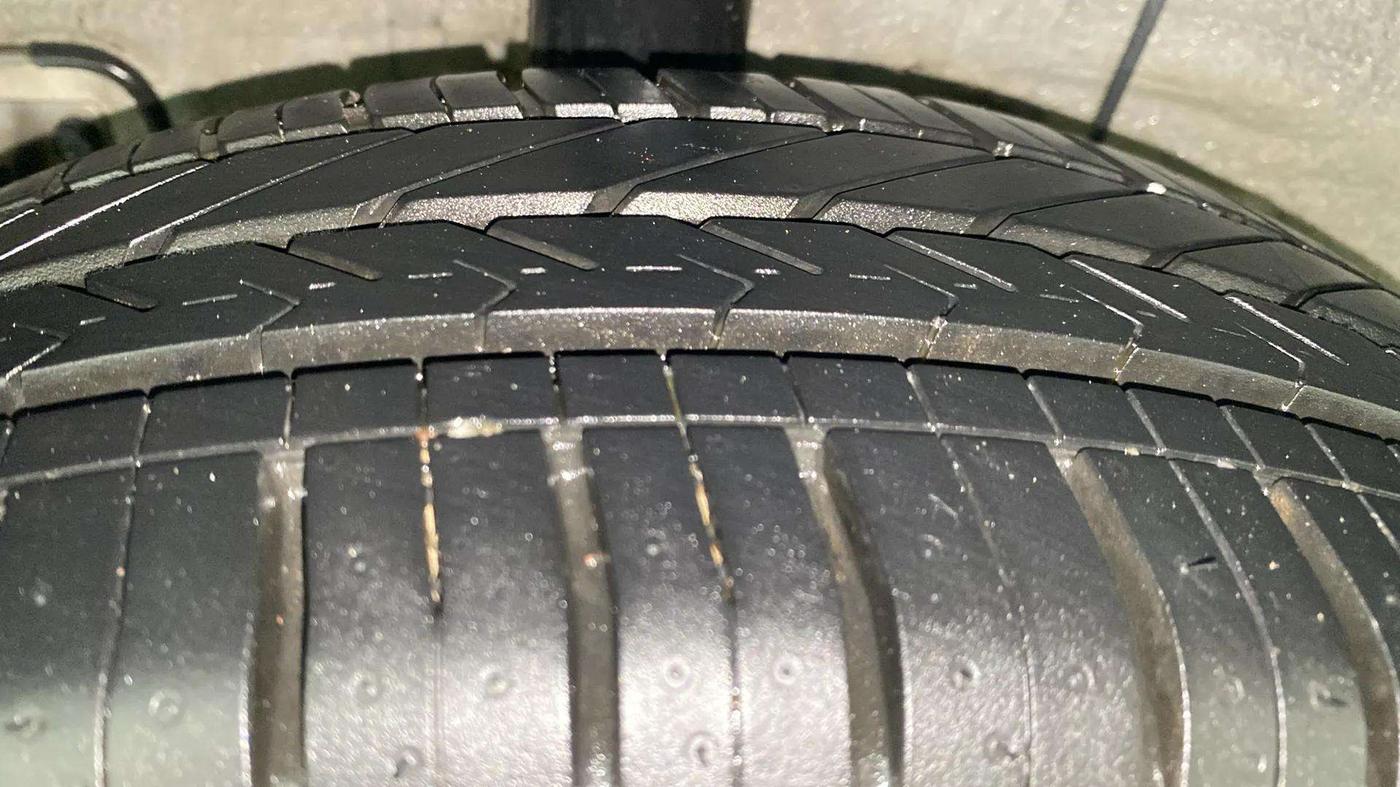 2016 Hyundai Grand i10 ASTA (O) AT 1.2 KAPPA VTVT, Petrol, Automatic, 24,261 km, Right Rear Tyre Tread