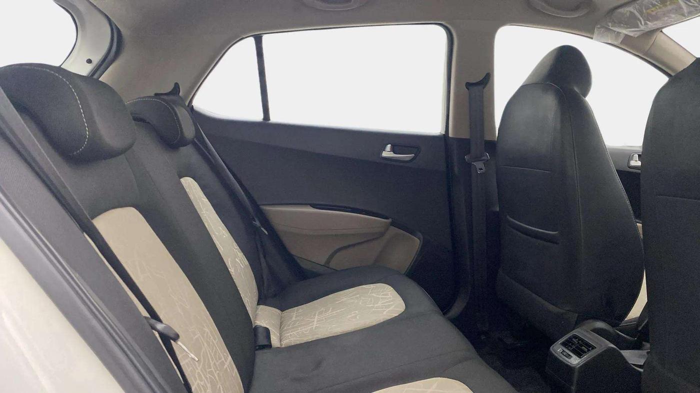2016 Hyundai Grand i10 ASTA (O) AT 1.2 KAPPA VTVT, Petrol, Automatic, 24,261 km, Right Side Rear Door Cabin