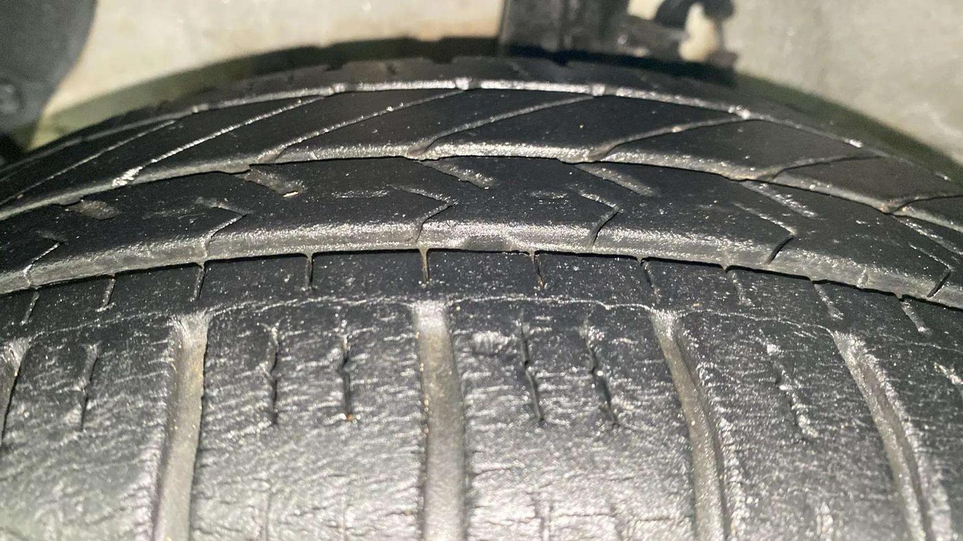 2016 Hyundai Grand i10 ASTA (O) AT 1.2 KAPPA VTVT, Petrol, Automatic, 24,261 km, Left Front Tyre Tread