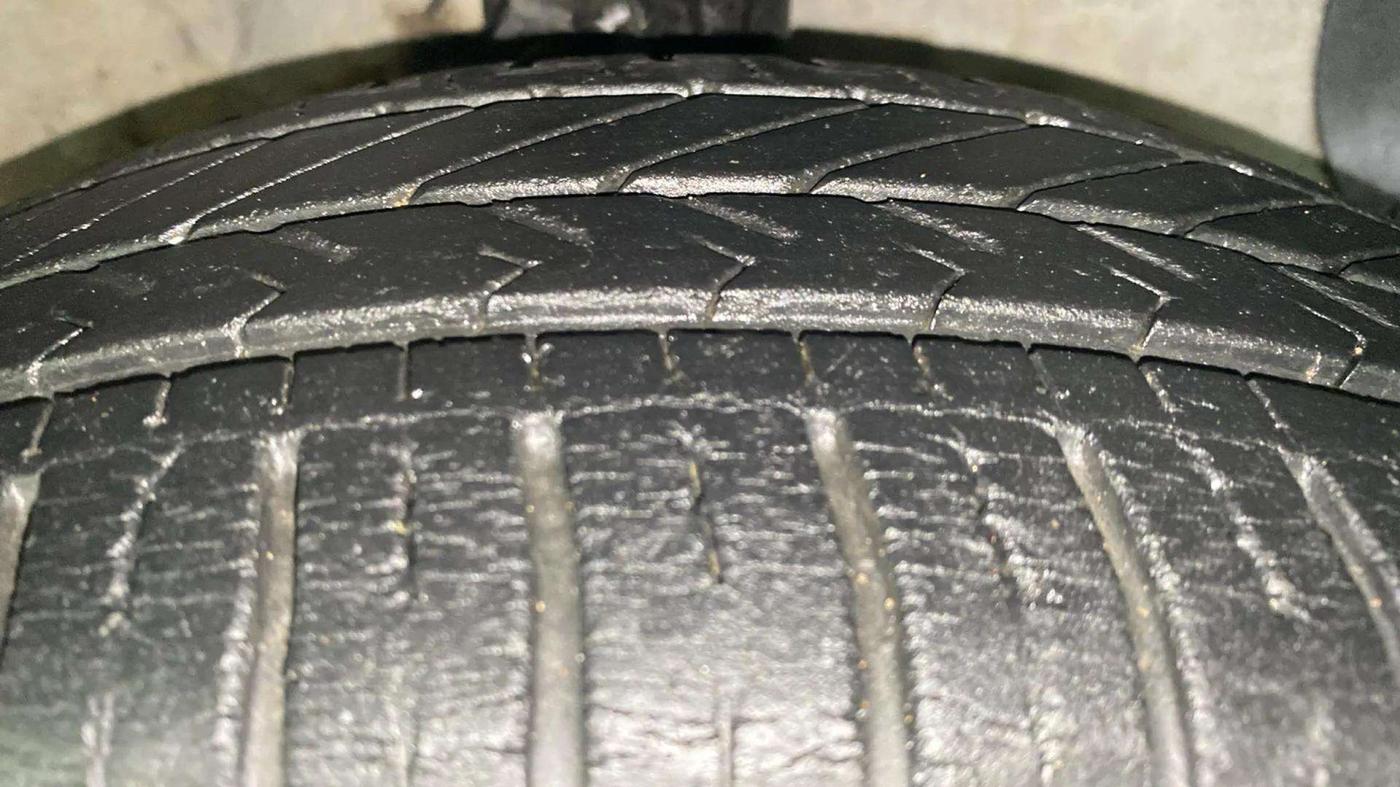 2016 Hyundai Grand i10 ASTA (O) AT 1.2 KAPPA VTVT, Petrol, Automatic, 24,261 km, Right Front Tyre Tread
