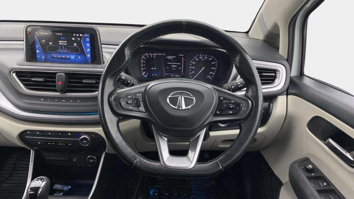 2022 Tata ALTROZ XZ PLUS PETROL, Petrol, Manual, 18,106 km, Steering Wheel Close Up