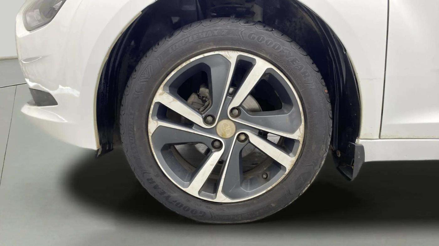 2022 Tata ALTROZ XZ PLUS PETROL, Petrol, Manual, 18,106 km, Left Front Wheel