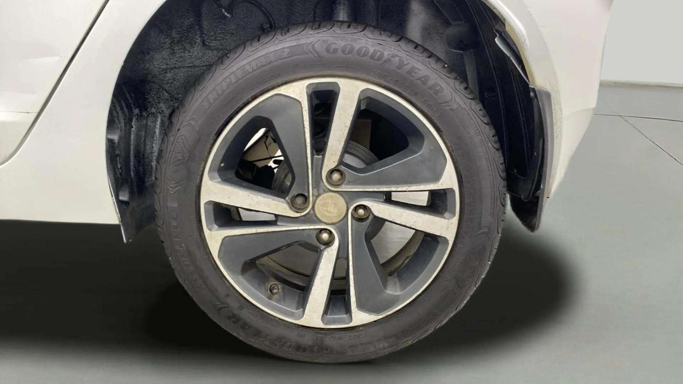 2022 Tata ALTROZ XZ PLUS PETROL, Petrol, Manual, 18,106 km, Left Rear Wheel