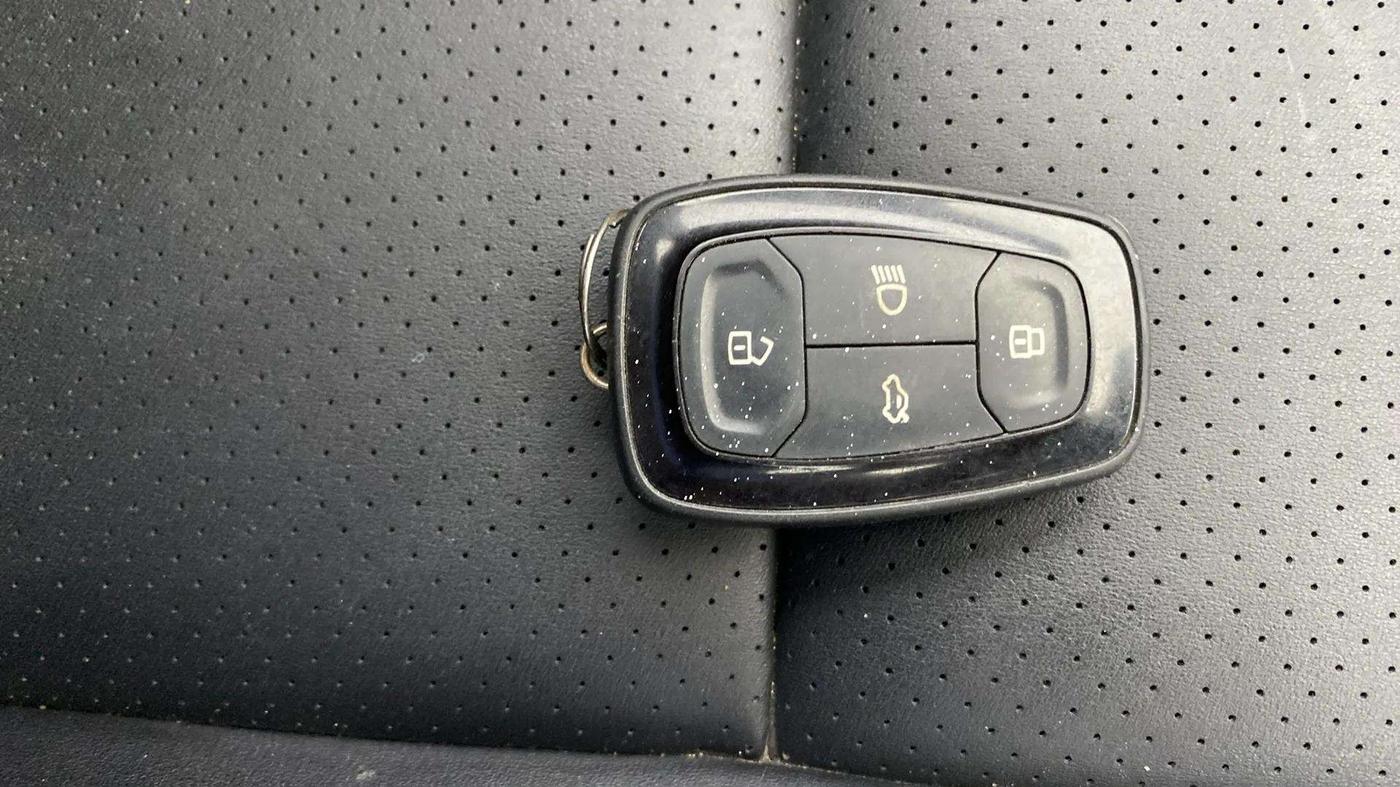 2022 Tata ALTROZ XZ PLUS PETROL, Petrol, Manual, 18,106 km, Key Close Up
