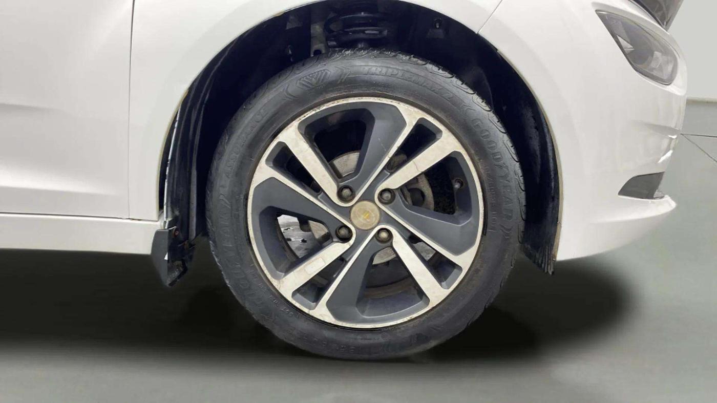 2022 Tata ALTROZ XZ PLUS PETROL, Petrol, Manual, 18,106 km, Right Front Wheel