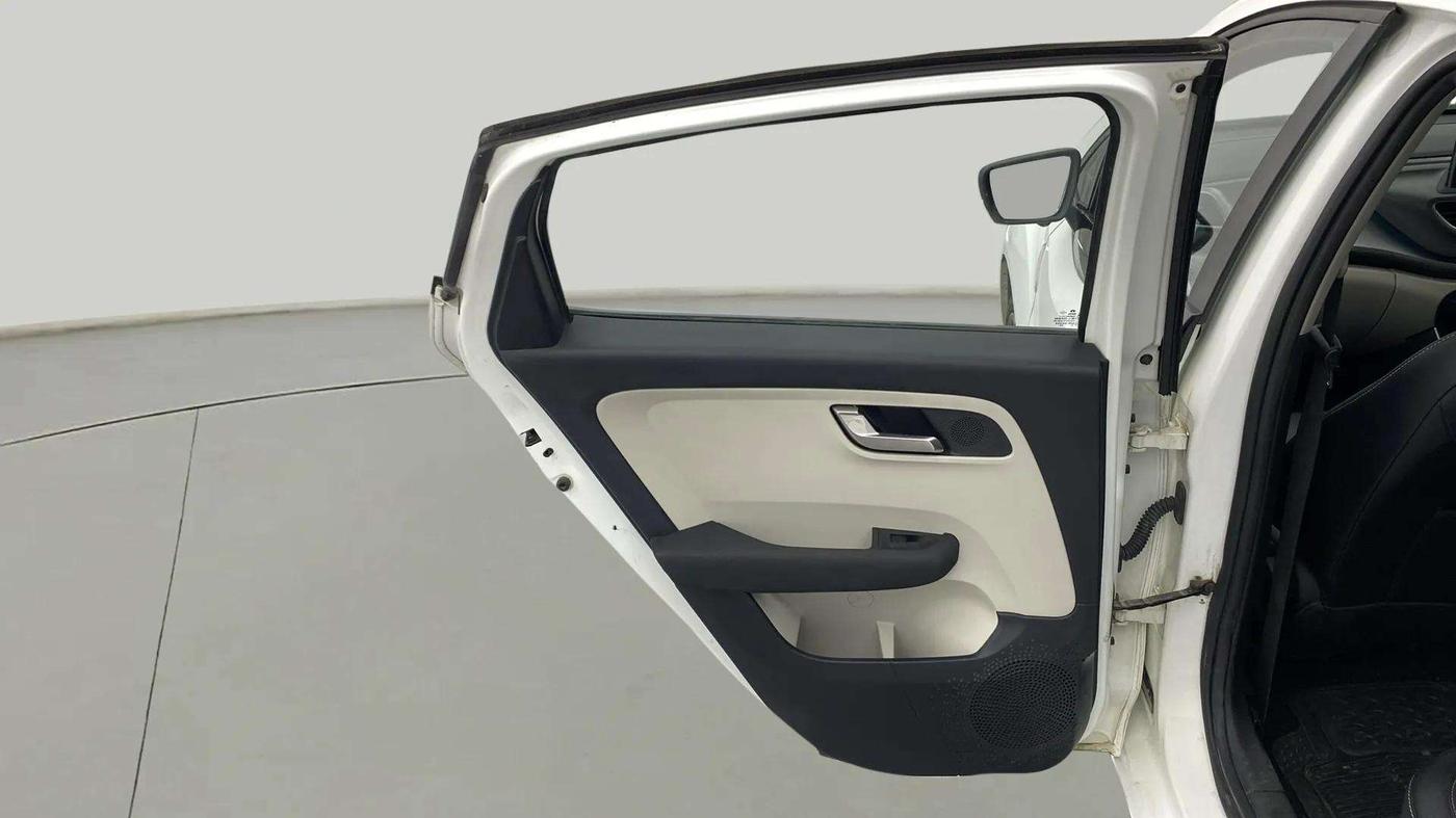 2022 Tata ALTROZ XZ PLUS PETROL, Petrol, Manual, 18,106 km, LHS Rear Door