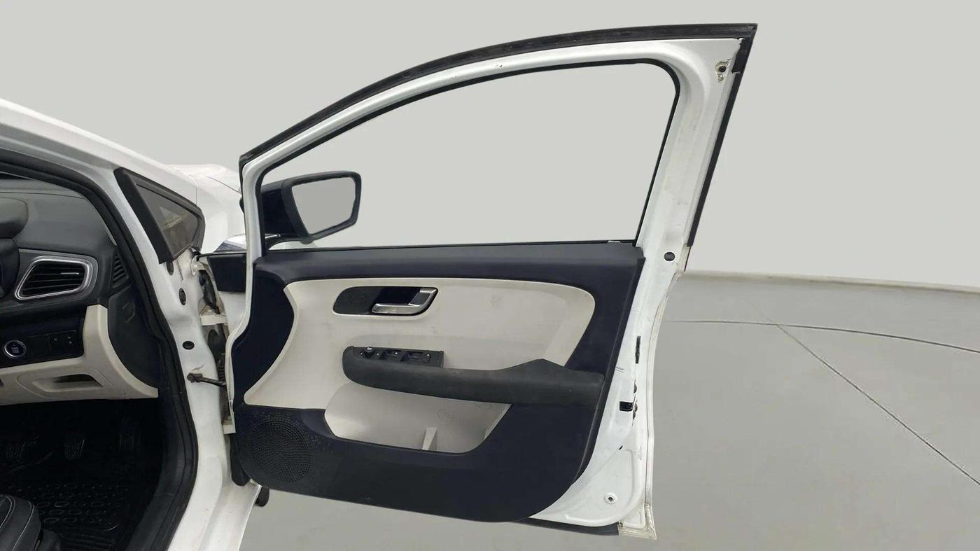 2022 Tata ALTROZ XZ PLUS PETROL, Petrol, Manual, 18,106 km, RHS Front Door