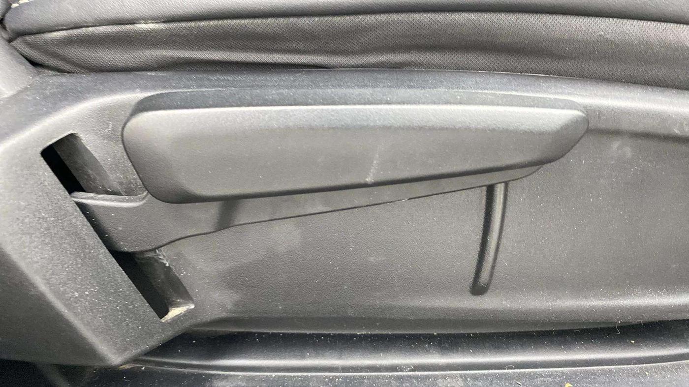 2022 Tata ALTROZ XZ PLUS PETROL, Petrol, Manual, 18,106 km, Driver Side Adjustment Panel